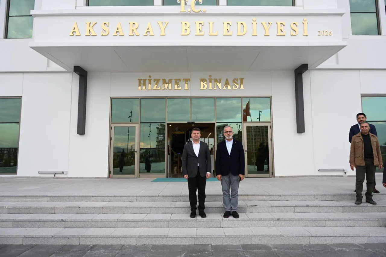 Yenişehirlioğlu’ndan Aksaray Belediyesi’nin yeni hizmet binası ve millet bahçesine tam not