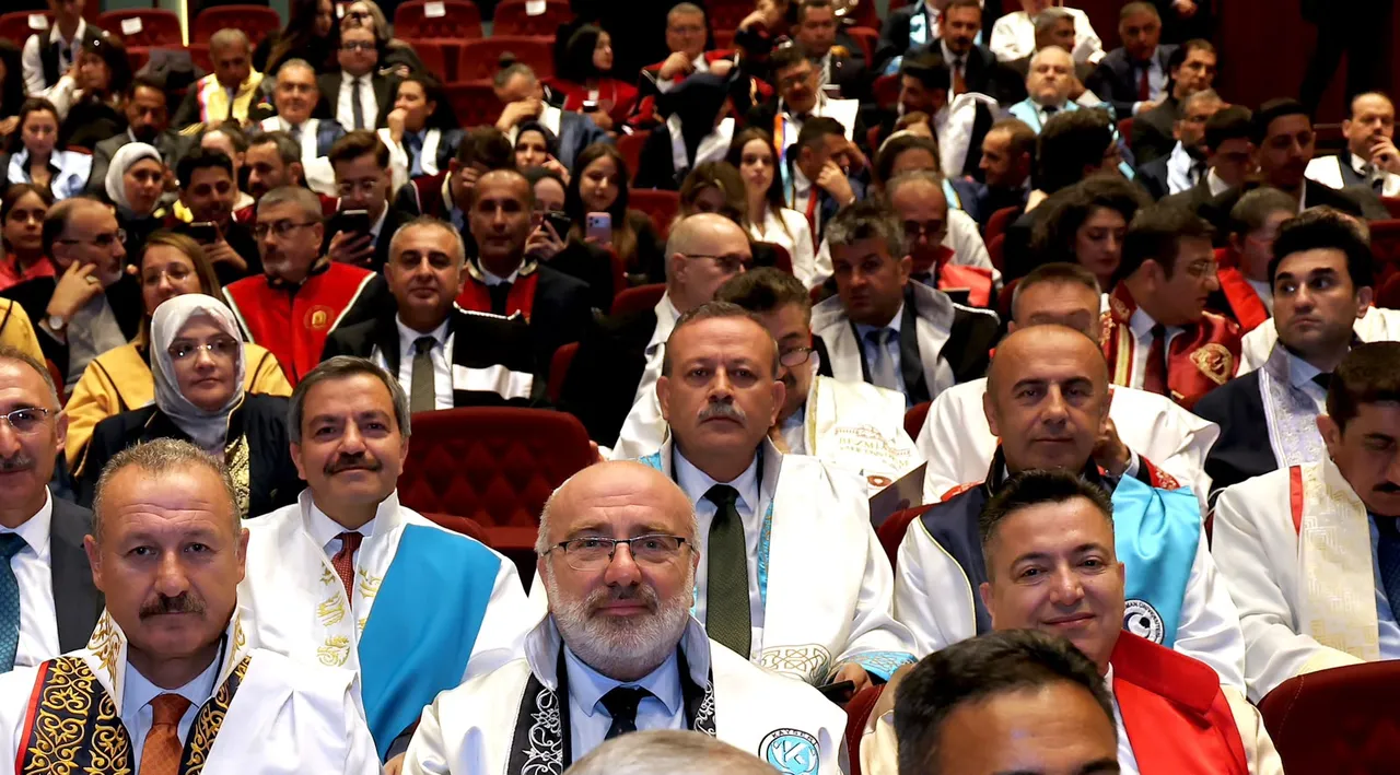 BEÜ Rektörü Elmastaş, 2026-2027 Akademik Yılı açılış törenine katıldı