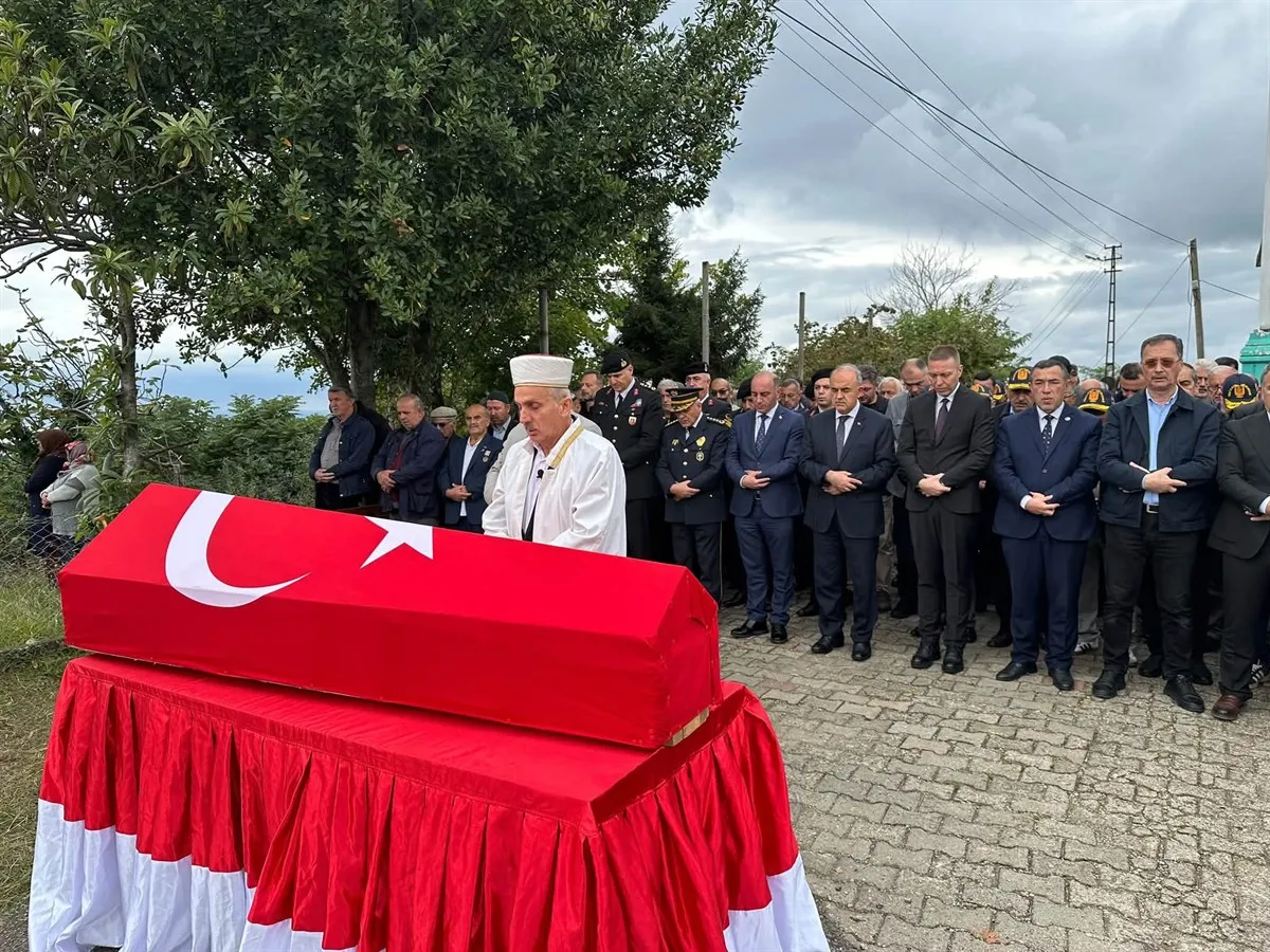 Vefat eden kahraman Kıbrıs gazi Cemil Aydın son yolculuğuna uğurlandı