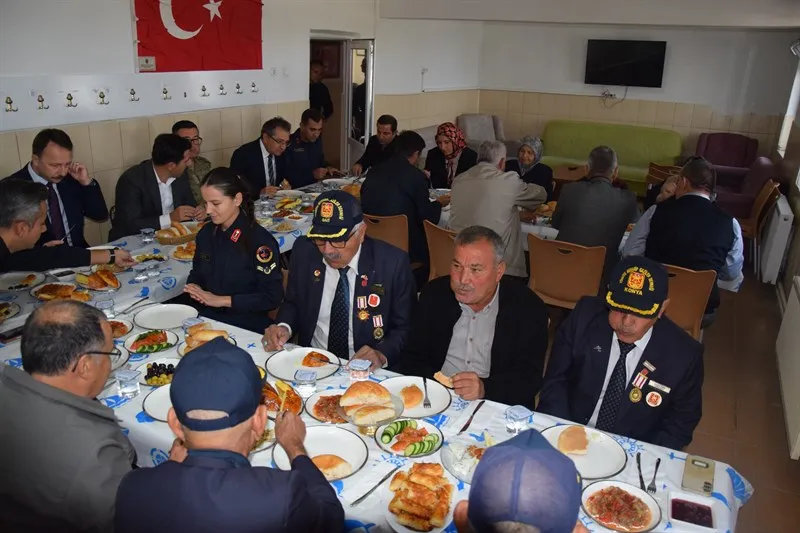 Şehit yakınları ve gazilerle kahvaltı programı düzenlendi
