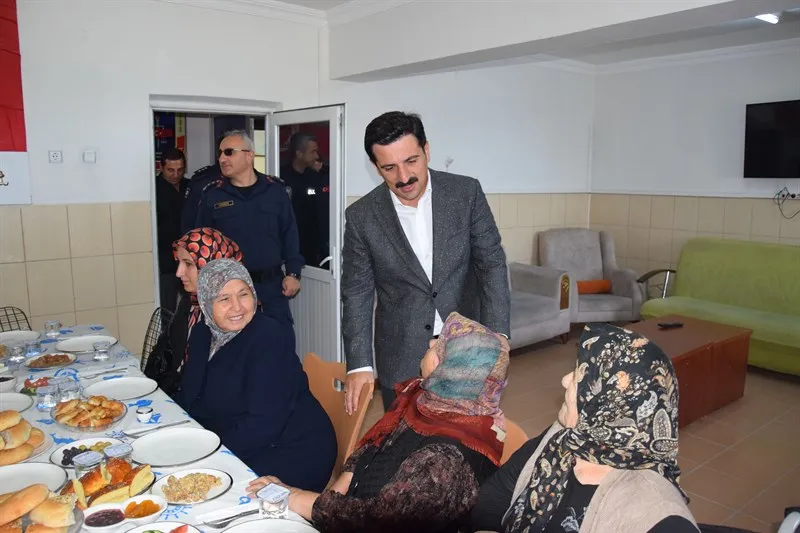 Şehit yakınları ve gazilerle kahvaltı programı düzenlendi