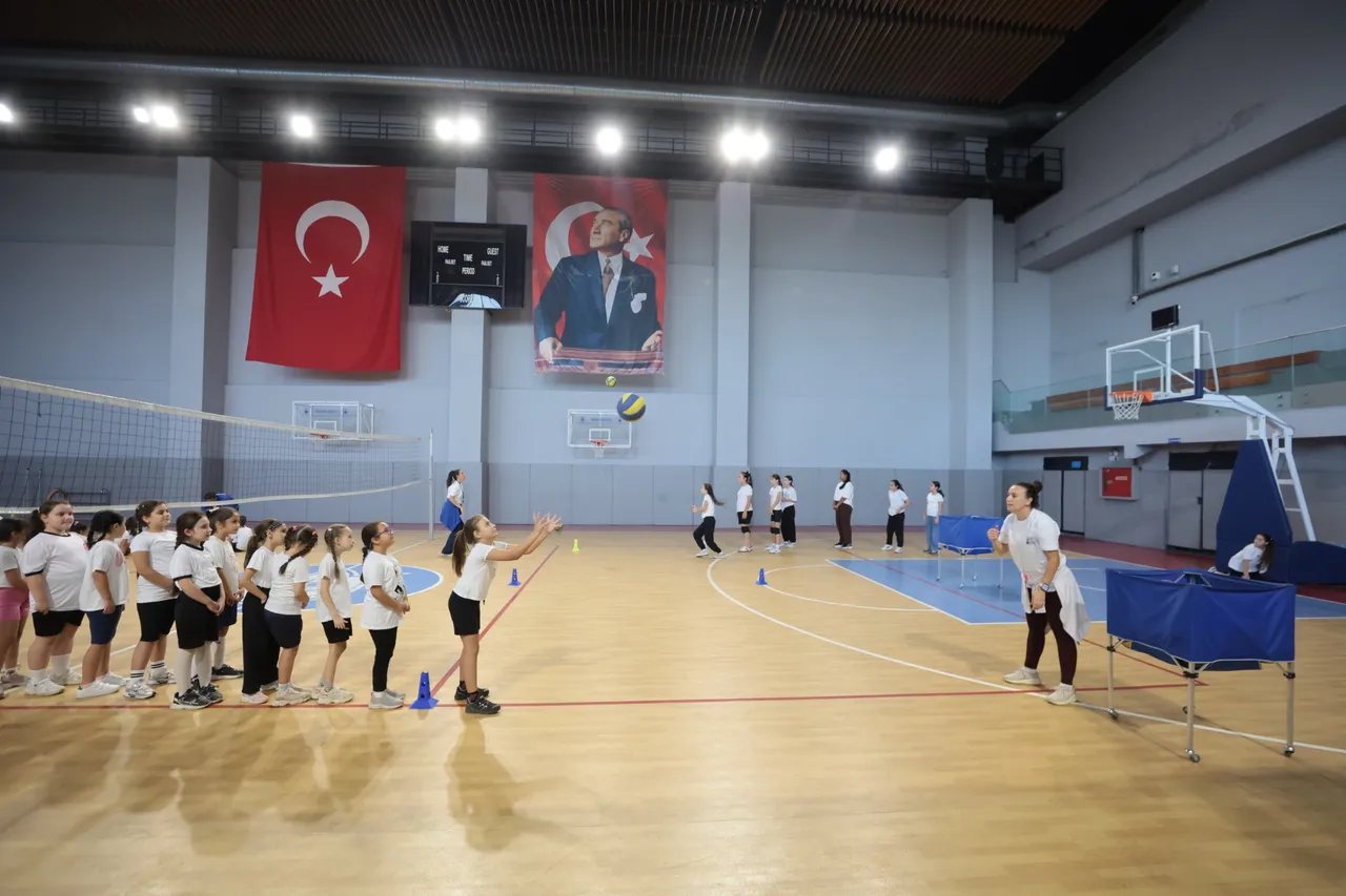 Başkan Mutlu Kış Spor Okulları’nda çocuklarla buluştu