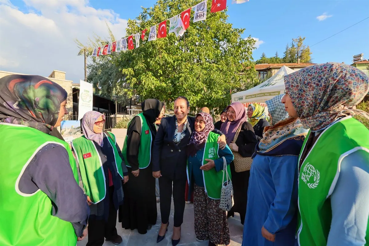 Vali Tülay Baydar Bilgihan Hocabali Hamam Kafe’de düzenlenen etkinliğe katıldı