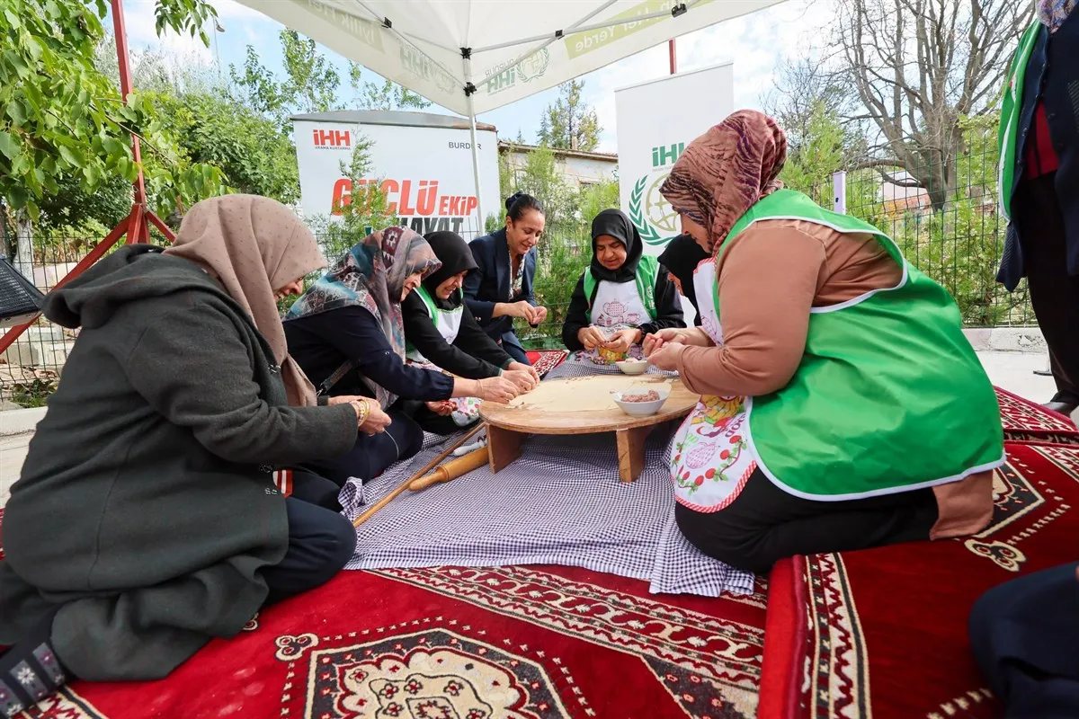 Vali Tülay Baydar Bilgihan Hocabali Hamam Kafe’de düzenlenen etkinliğe katıldı