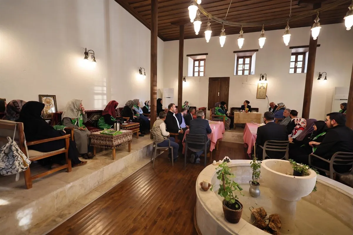 Vali Tülay Baydar Bilgihan Hocabali Hamam Kafe’de düzenlenen etkinliğe katıldı