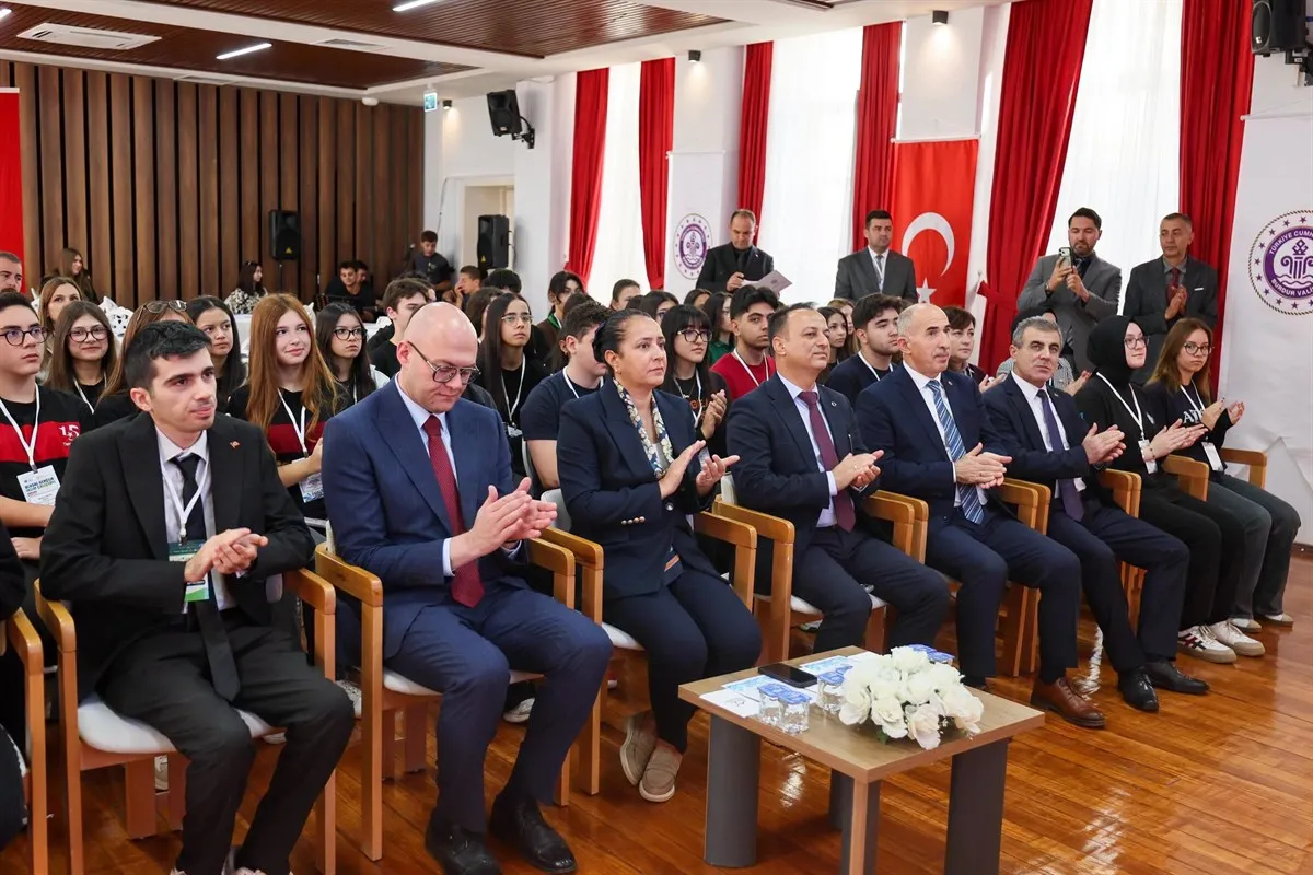 Vali Tülay Baydar Bilgihan Ulusal gençlik iklim çalıştayına katıldı