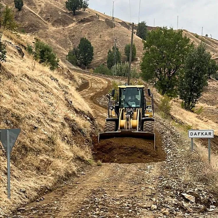 Kulp’ta selden zarar gören 7 mahalle ve 50 mezranın 200 kilometrelik yolu açılıyor