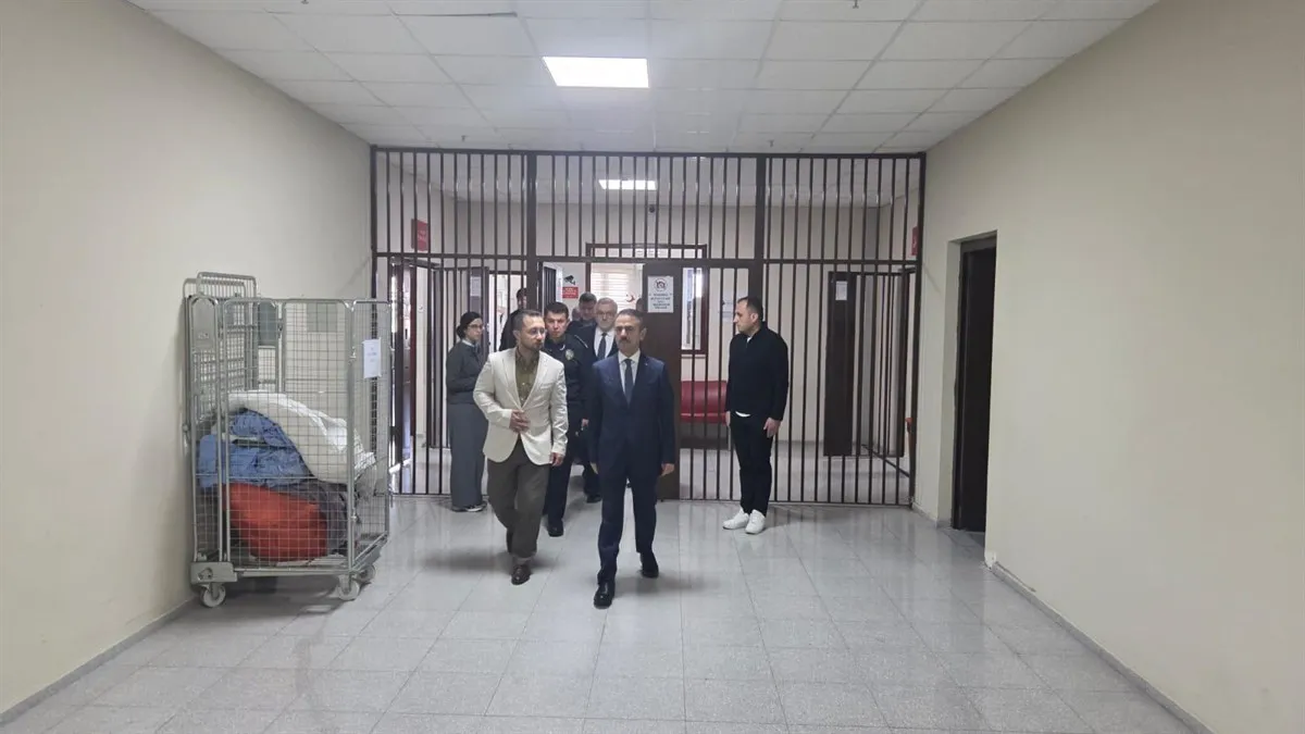 Vali Aktaş, İl Göç Müdürlüğü Gündoğdu Geri Gönderme Merkezi’nde denetlemelerde bulundu