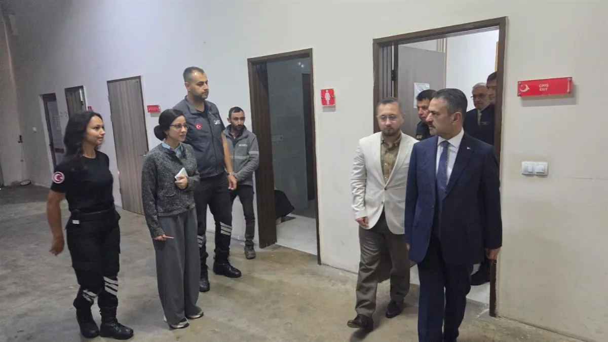 Vali Aktaş, İl Göç Müdürlüğü Gündoğdu Geri Gönderme Merkezi’nde denetlemelerde bulundu