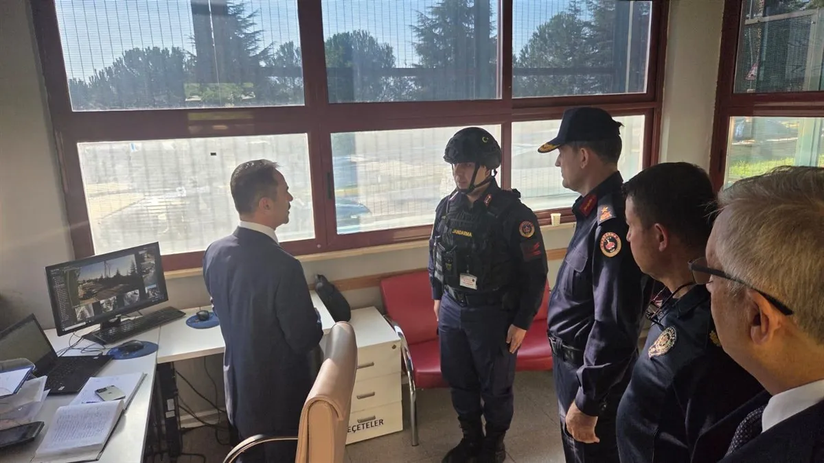 Vali Aktaş, İl Göç Müdürlüğü Gündoğdu Geri Gönderme Merkezi’nde denetlemelerde bulundu