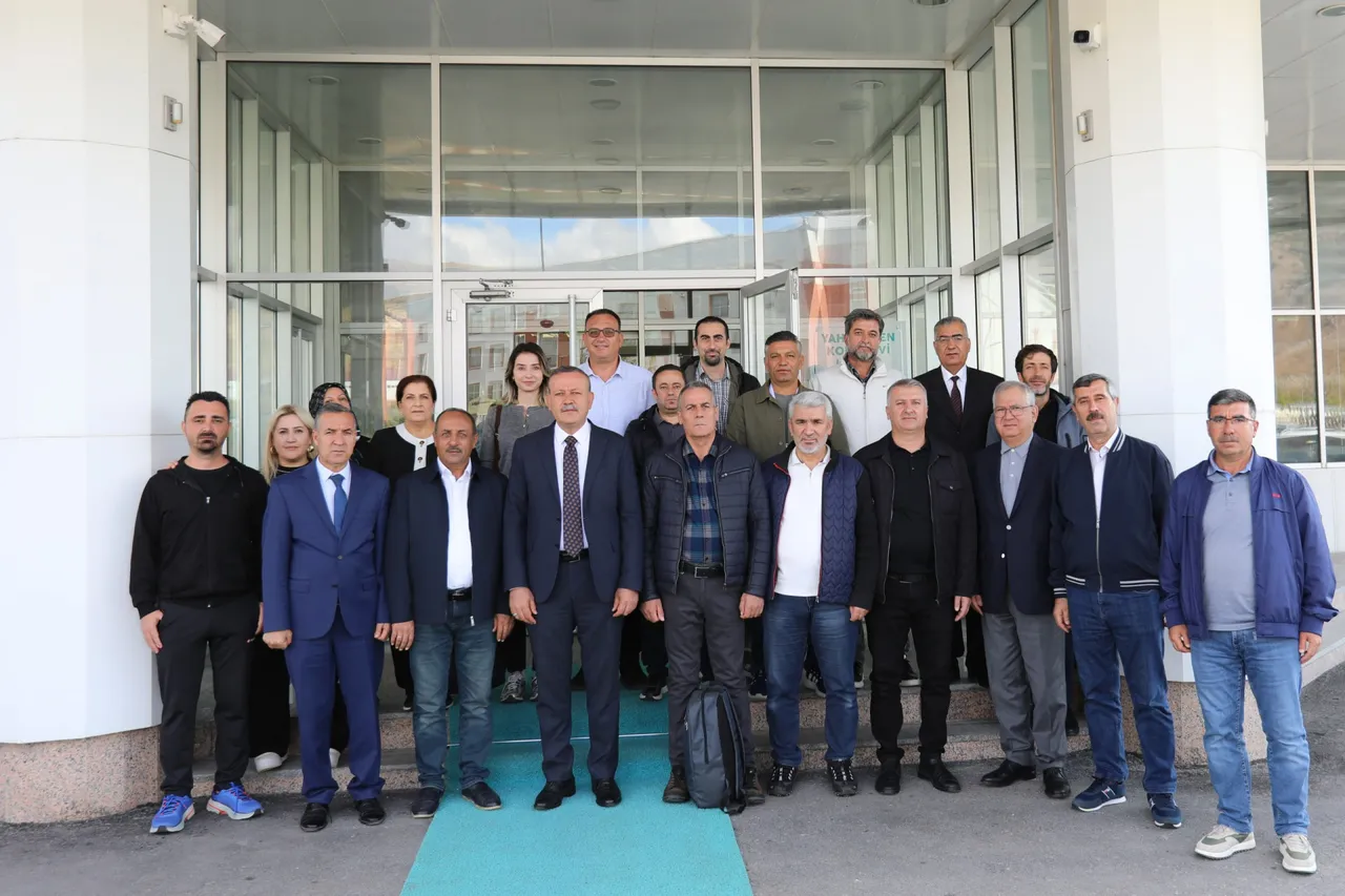 Rektör Elmastaş, “Bilgiye Sınırsız Erişim” etkinliği konuklarıyla kahvaltıda bir araya geldi