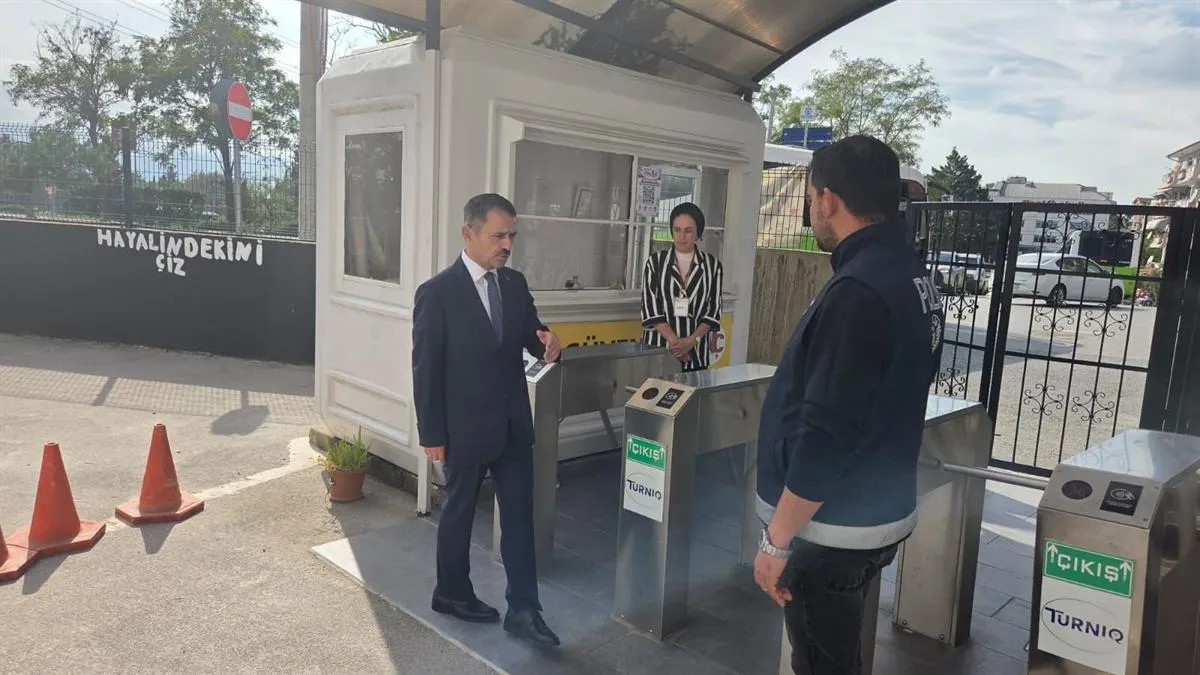 Vali Aktaş’tan, İzmit Nuh Çimento Mesleki ve Teknik Anadolu Lisesi’nde güvenlik denetimi
