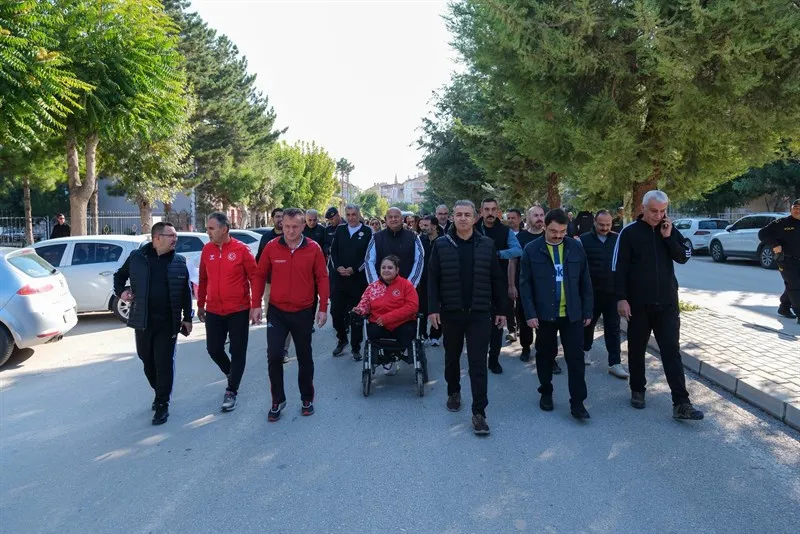 Vali Çiçek Amatör Spor Haftası kapsamında düzenlenen yürüyüş etkinliğine katıldı