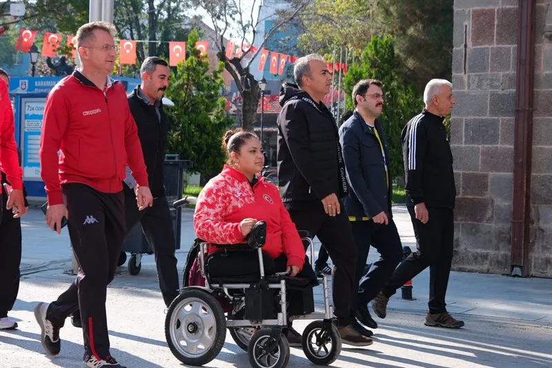 Vali Çiçek Amatör Spor Haftası kapsamında düzenlenen yürüyüş etkinliğine katıldı
