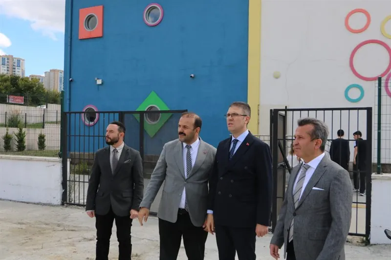 Kaymakam Burhan’dan Borsa İstanbul Ispartakule Anadolu Lisesine ziyaret