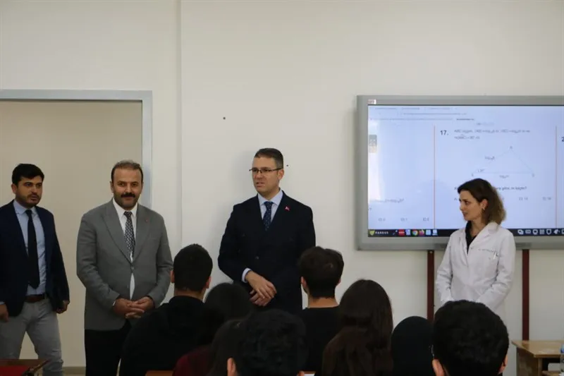 Kaymakam Burhan’dan Borsa İstanbul Ispartakule Anadolu Lisesine ziyaret