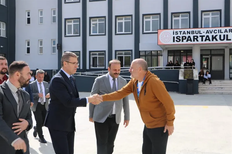 Kaymakam Burhan’dan Borsa İstanbul Ispartakule Anadolu Lisesine ziyaret