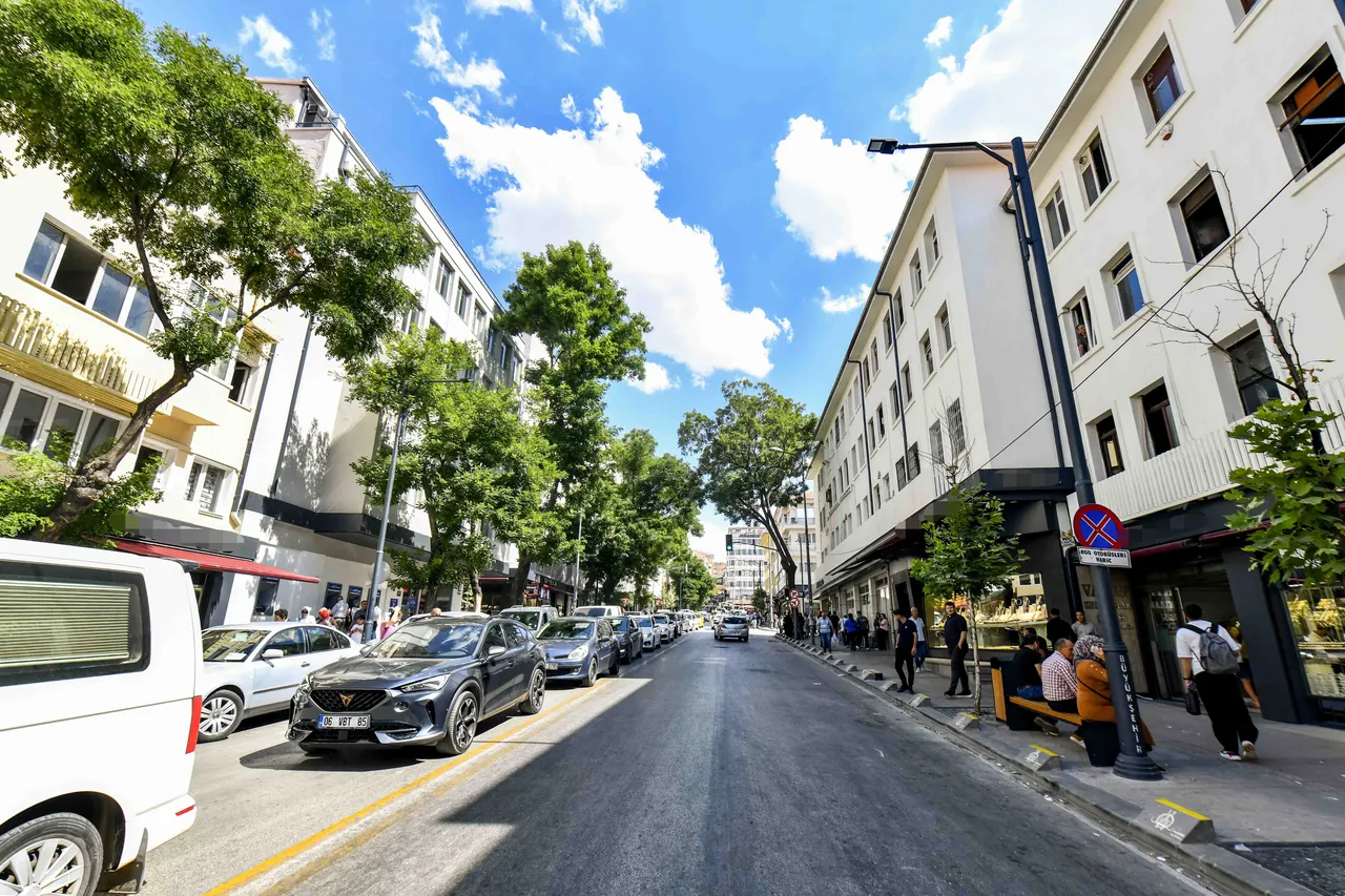 Mansur Yavaş Tarihi Dönüşüm Sonrası Anafartalar Caddesi esnafıyla bir araya geldi “Bütün Derdimiz Ulus’un Ayağa Kalkması”