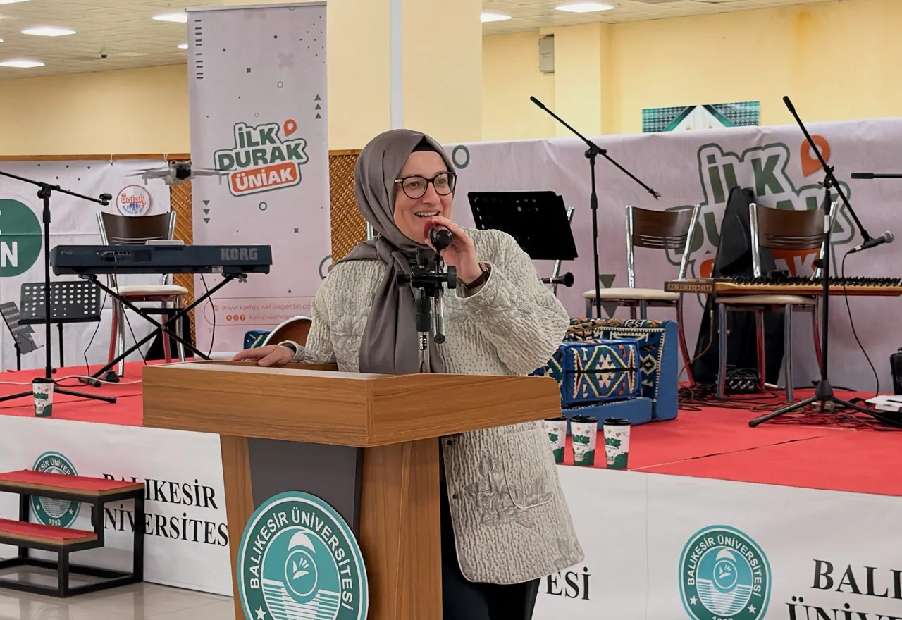 BAÜN’de Öğrenciler, ÜNİAK topluluğunun geleneksel sıra gecesi programında bir araya geldi
