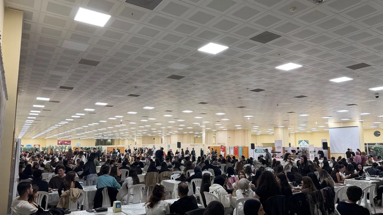 BAÜN’de Öğrenciler, ÜNİAK topluluğunun geleneksel sıra gecesi programında bir araya geldi