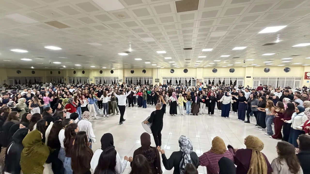 BAÜN’de Öğrenciler, ÜNİAK topluluğunun geleneksel sıra gecesi programında bir araya geldi