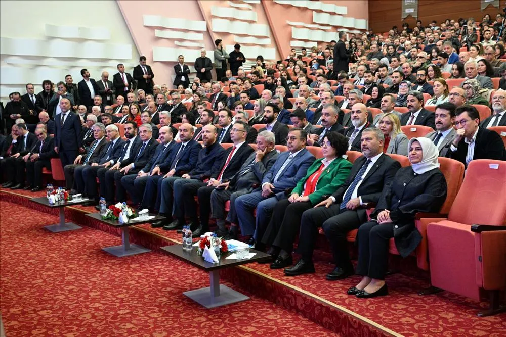 Eskişehir Teknik Üniversitesi Rektörü Özcan, 2026 Eskişehir Aile Zirvesi’ne katıldı