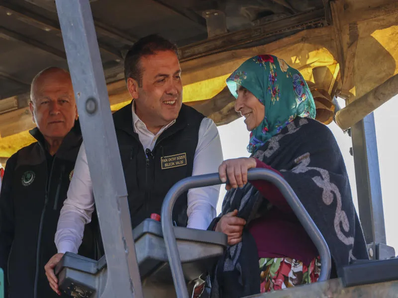 Osmaneli’de köy yolları sıcak asfaltla buluşuyor