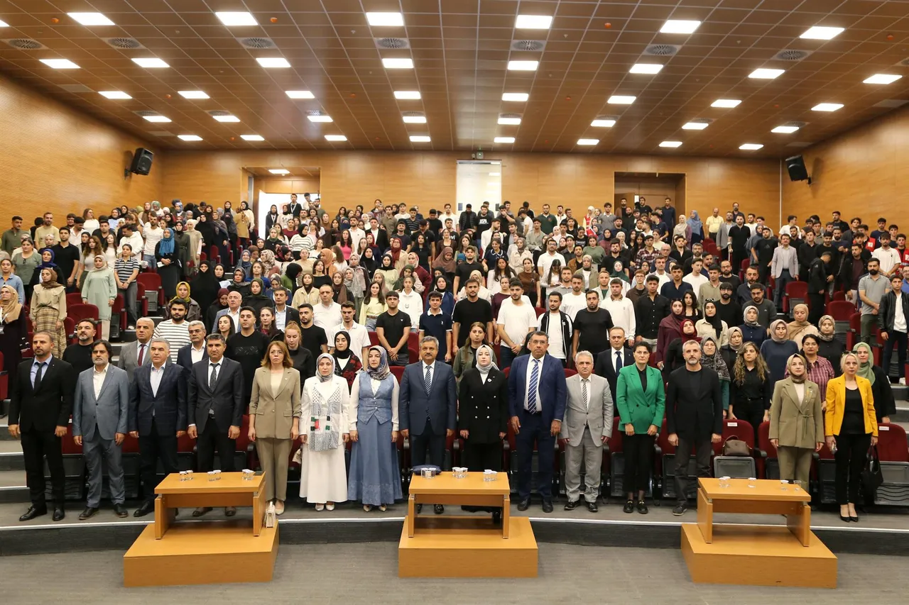 Siirt Üniversitesi Rektörü Şındak, “Yedi Bölge Tek Ses: Filistin Sözlüğü” programına katıldı