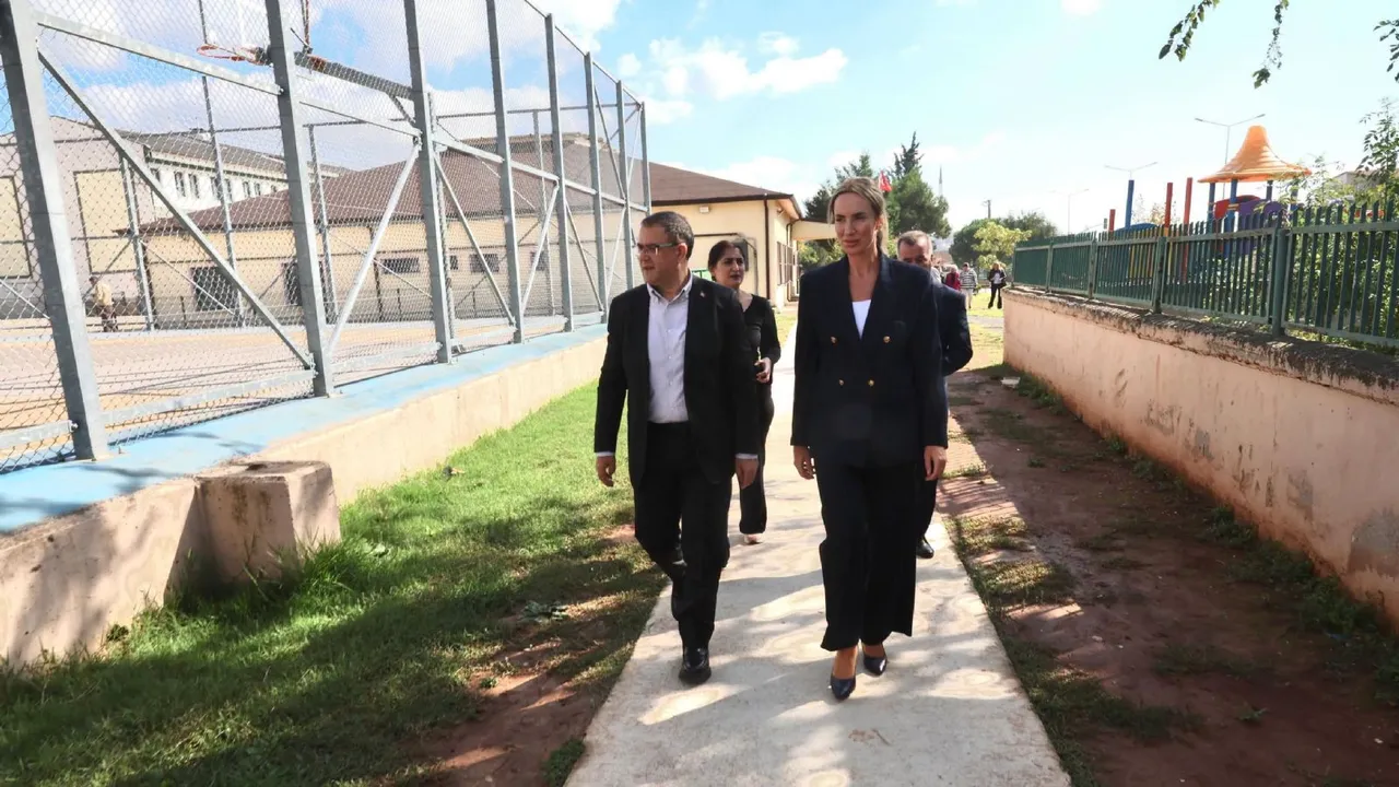 Başkan Gökçe, eğitimin ve öğrencilerin yanında