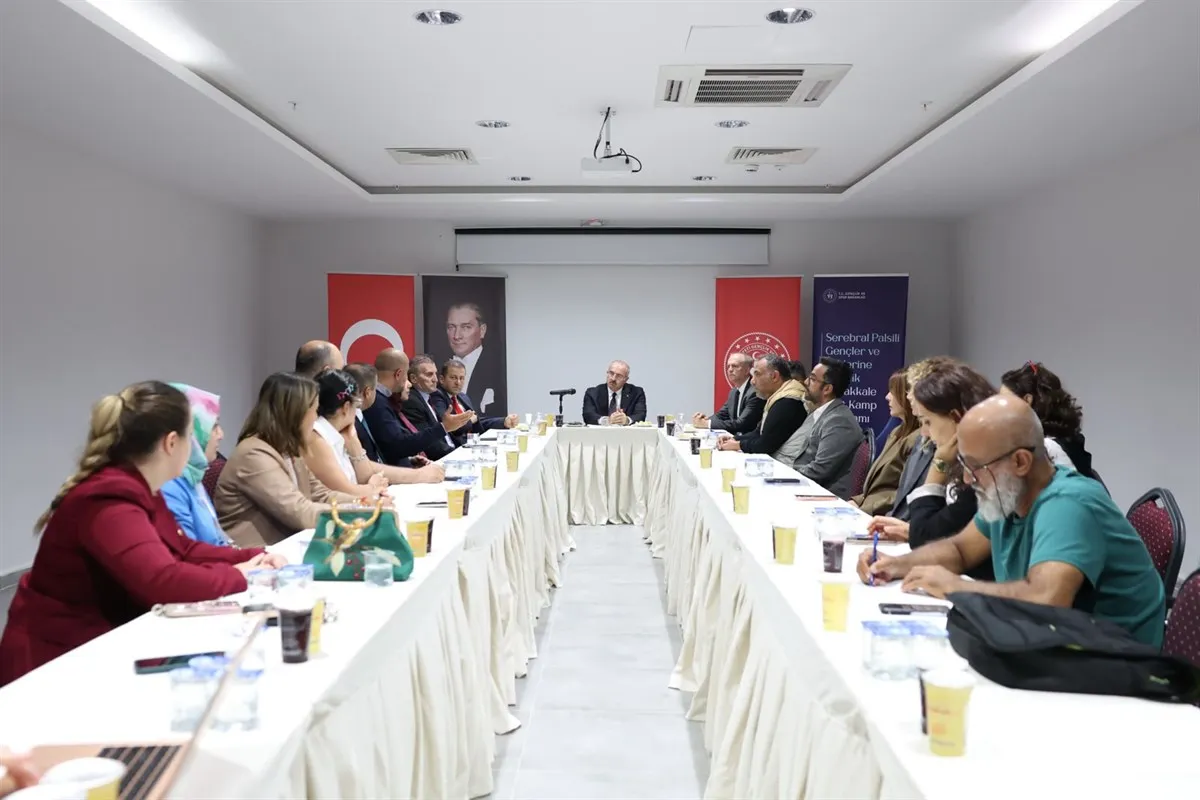 Çanakkale Valisi Toraman serebral palsili gençler ve aileleriyle bir araya geldi