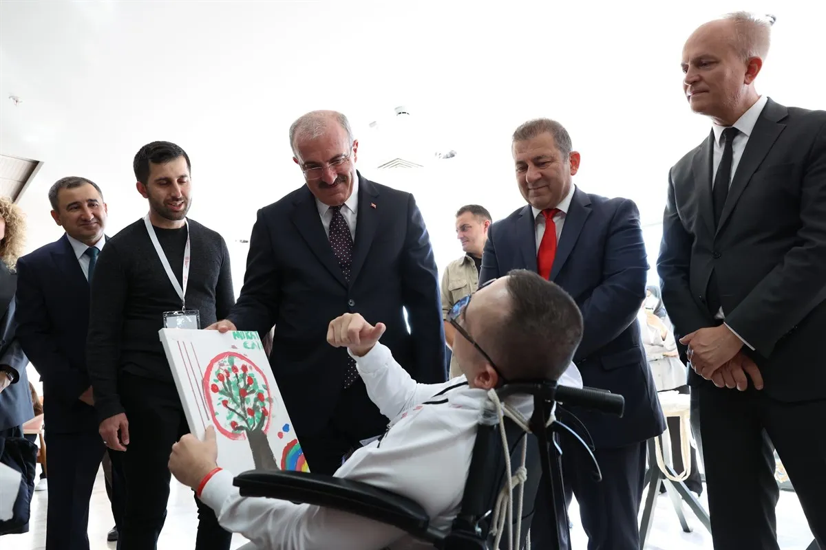 Çanakkale Valisi Toraman serebral palsili gençler ve aileleriyle bir araya geldi
