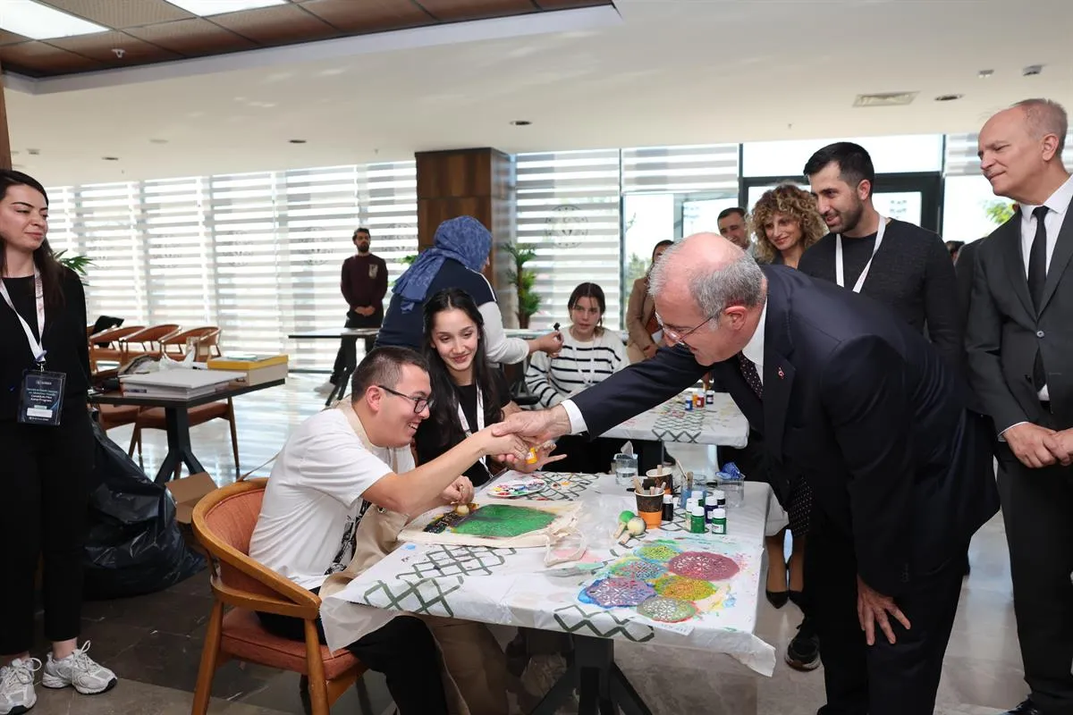 Çanakkale Valisi Toraman serebral palsili gençler ve aileleriyle bir araya geldi