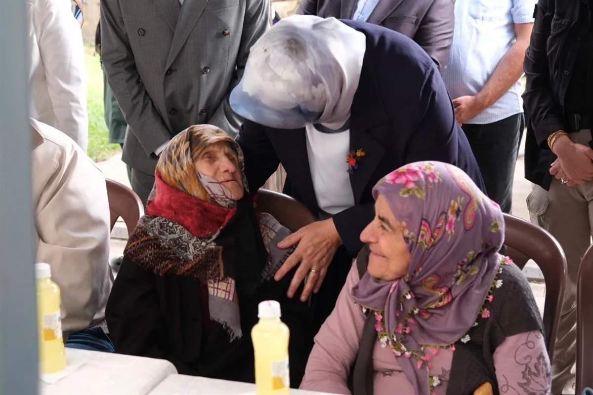 Selma Ünlüer Hanımefendiden Huzurevi sakinlerine ziyaret