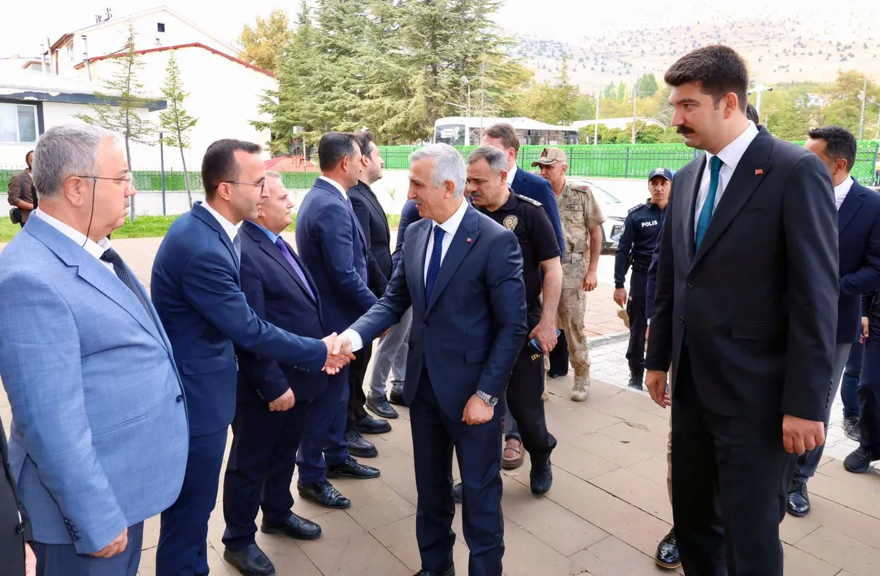Vali Ünlüer, Nurhak ilçesinde ziyaret ve incelemelerde bulundu