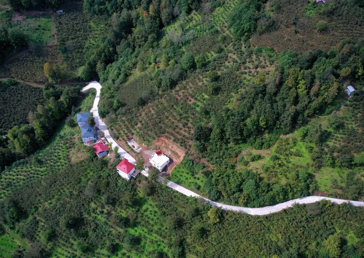 İkizce’de beton yol çalışması
