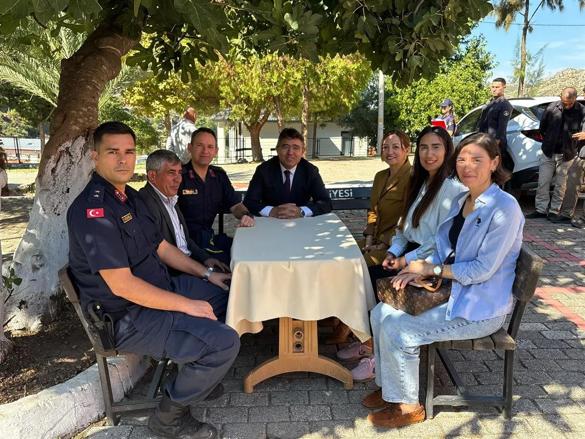 Bayır Muhittin Çoban ilk/Ortaokulunda, Marmaris Kaymakamı Kaya’nın katılımıyla trafik Dedektifleri eğitimi