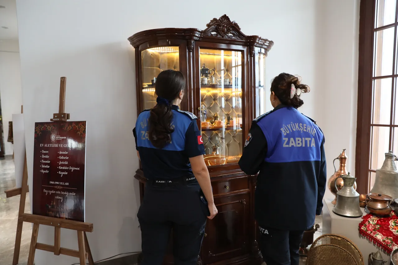 Büyükşehir, çalışanının tutkusunu sergiye dönüştürdü