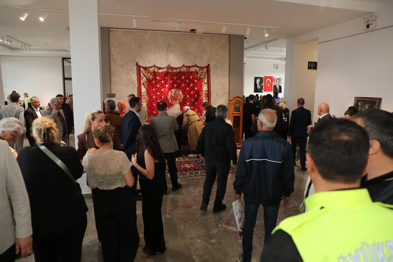 Büyükşehir, çalışanının tutkusunu sergiye dönüştürdü