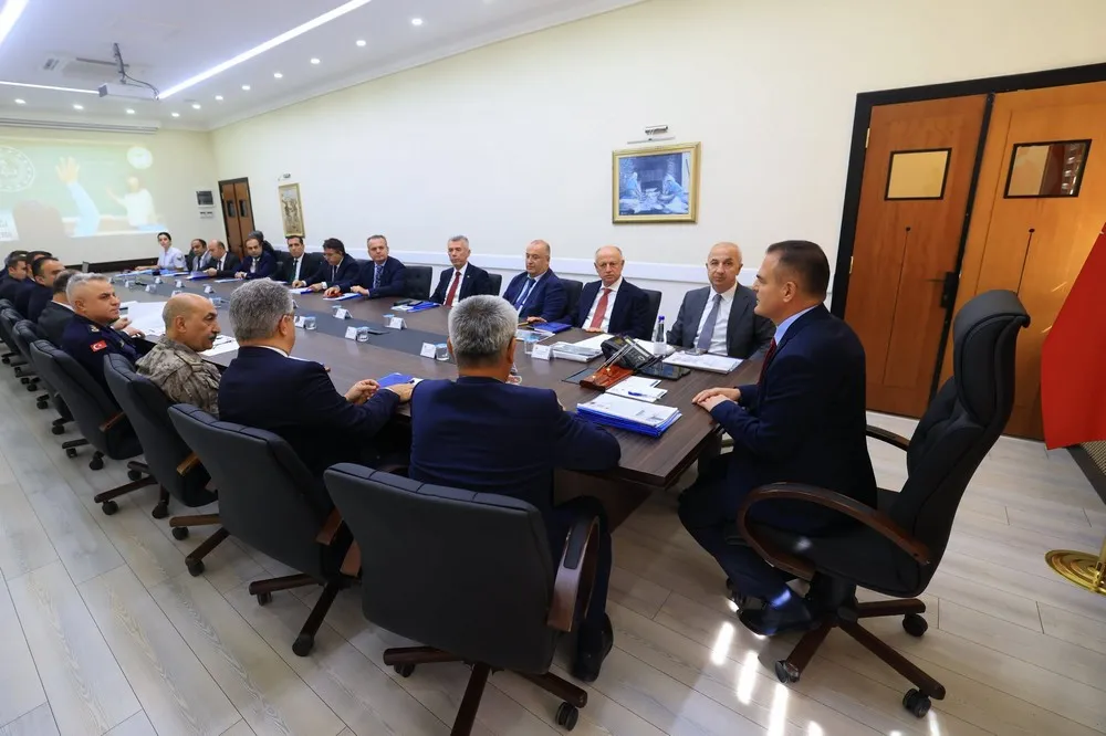 il genelindeki kamu yatırımları, güvenlik, asayiş ve sosyal hizmetlerin ele alındığı kapsamlı bir değerlendirme toplantısı gerçekleştirildi