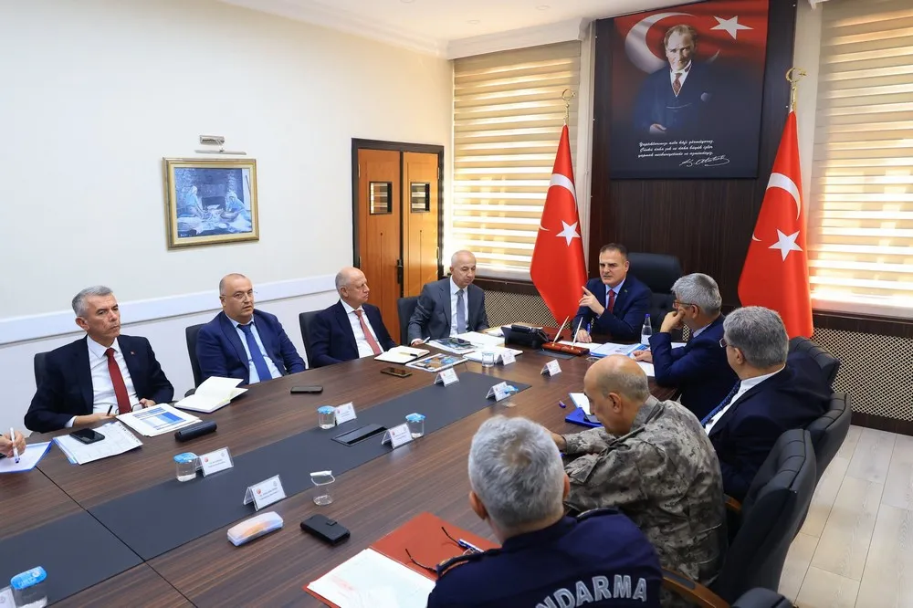 il genelindeki kamu yatırımları, güvenlik, asayiş ve sosyal hizmetlerin ele alındığı kapsamlı bir değerlendirme toplantısı gerçekleştirildi