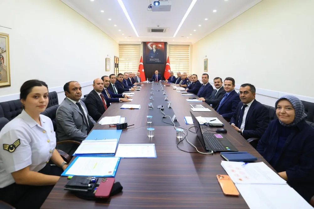 il genelindeki kamu yatırımları, güvenlik, asayiş ve sosyal hizmetlerin ele alındığı kapsamlı bir değerlendirme toplantısı gerçekleştirildi