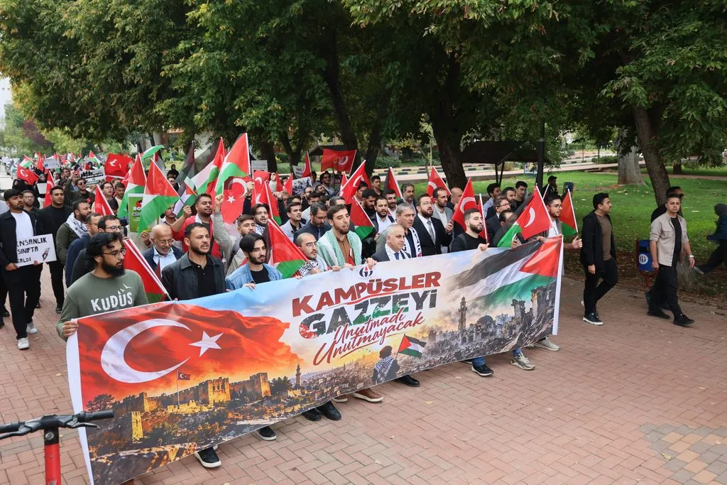 GAÜN Öğrencilerinden Filistin’e destek yürüyüşü