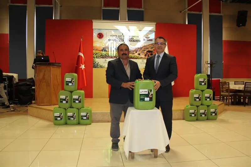 Kaymakam Koç, TKİ’nin Kurumsal Sosyal Sorumluluk Projesi Kapsamında Düzenlenen Gübre Dağıtım programına katıldı