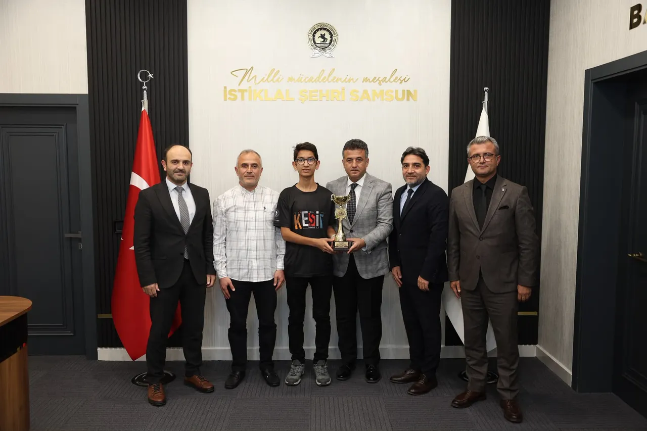 Türkiye Drone Şampiyonu Kerem Yiğit’ten Başkan Doğan’a ziyaret