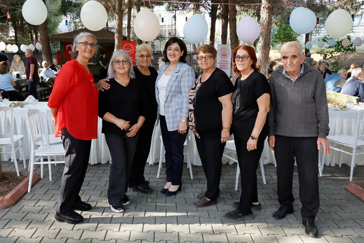 Süreyya Yavuz Hanımefendi Uluslararası Adana Lezzet Festivali öncesinde huzurevi sakinleriyle bir araya geldi