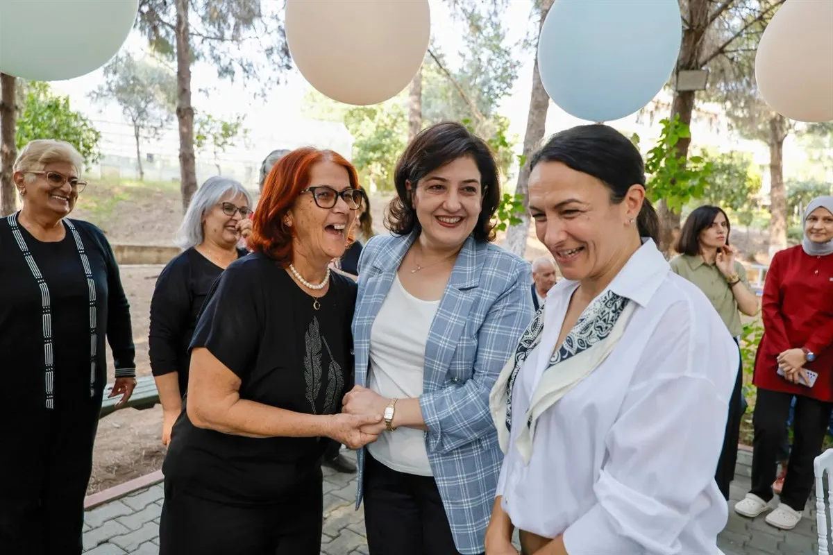 Süreyya Yavuz Hanımefendi Uluslararası Adana Lezzet Festivali öncesinde huzurevi sakinleriyle bir araya geldi
