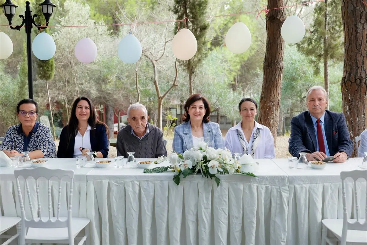 Süreyya Yavuz Hanımefendi Uluslararası Adana Lezzet Festivali öncesinde huzurevi sakinleriyle bir araya geldi