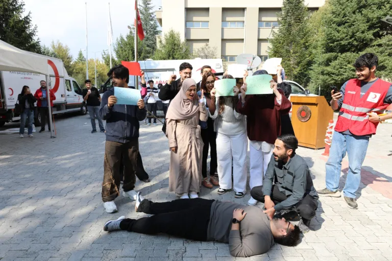 Fırat Üniversitesi Tıp Fakültesinde “Afetlere Dirençli Toplum Eğitimi” düzenlendi