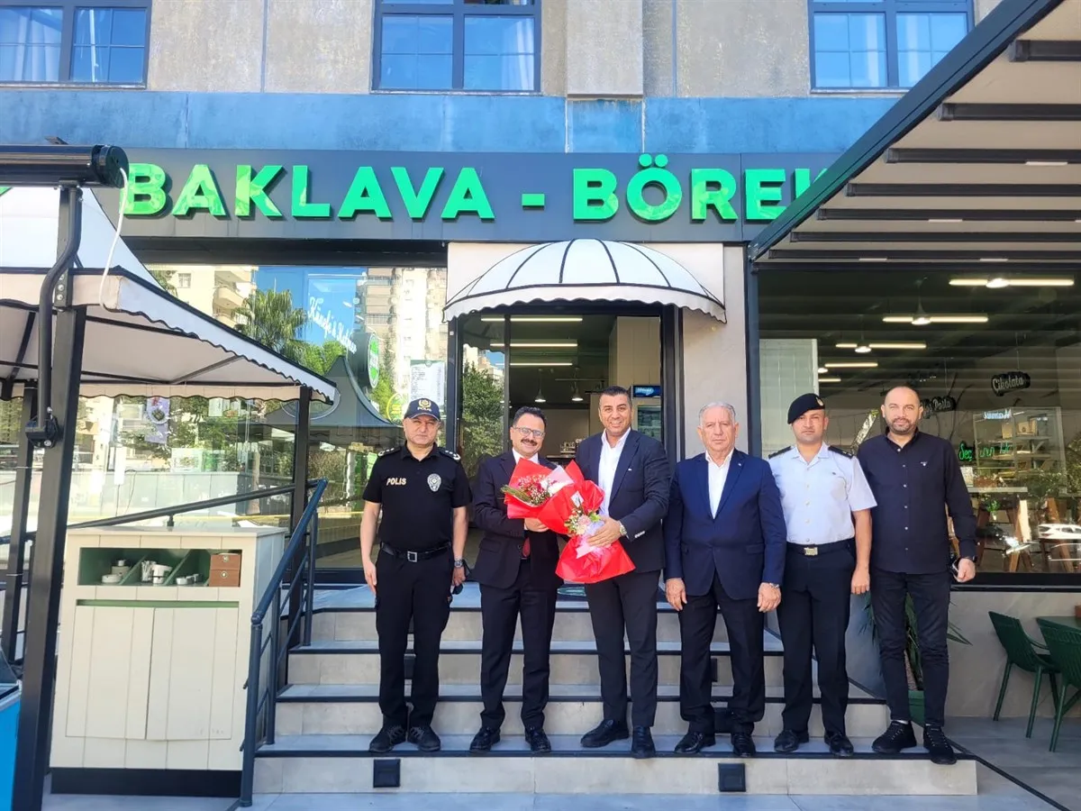 Çukurova Kaymakamı Alkan'dan Seç Baklava işletmesine ziyaret