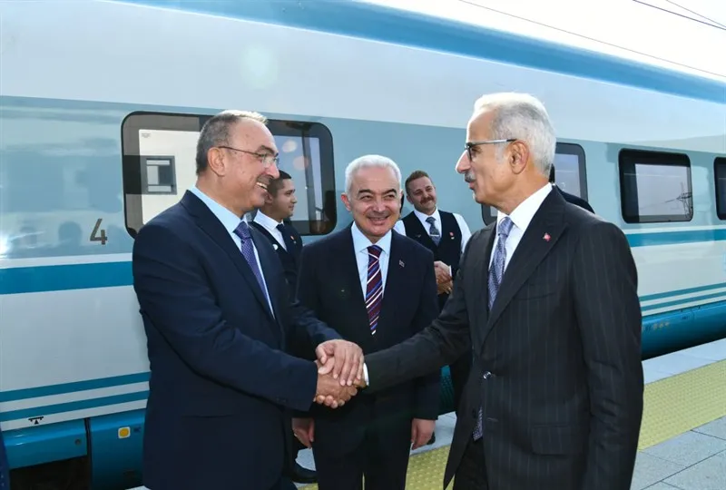 Bakan Uraloğlu Büyükkarıştıran Garı’nda incelemelerde bulundu